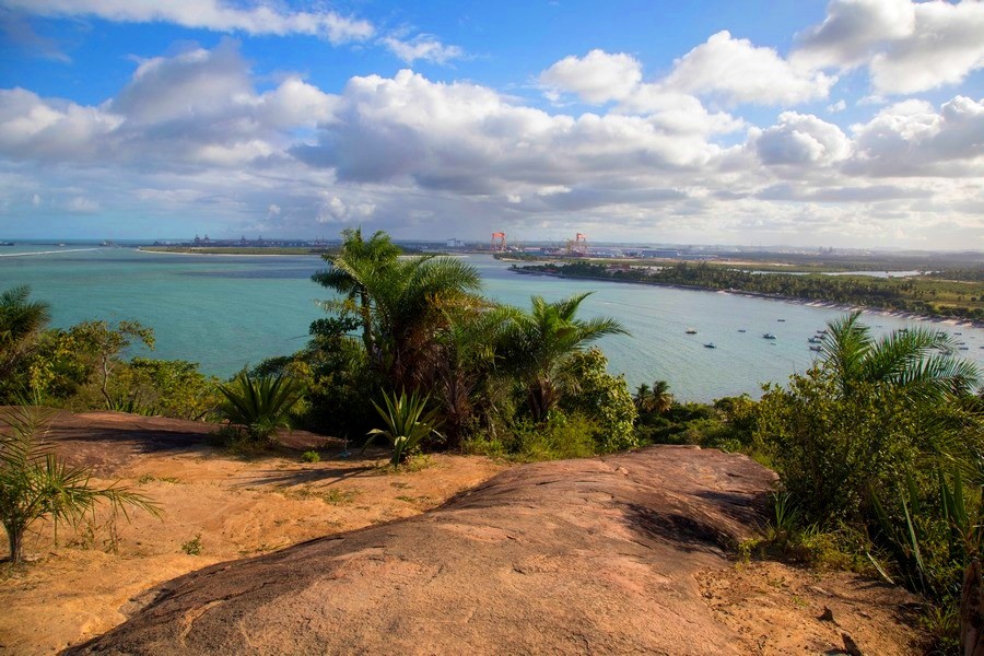 Mirante da Praia do Paraíso ou Praia da Preguiça. Pedra do Cogomelo PE